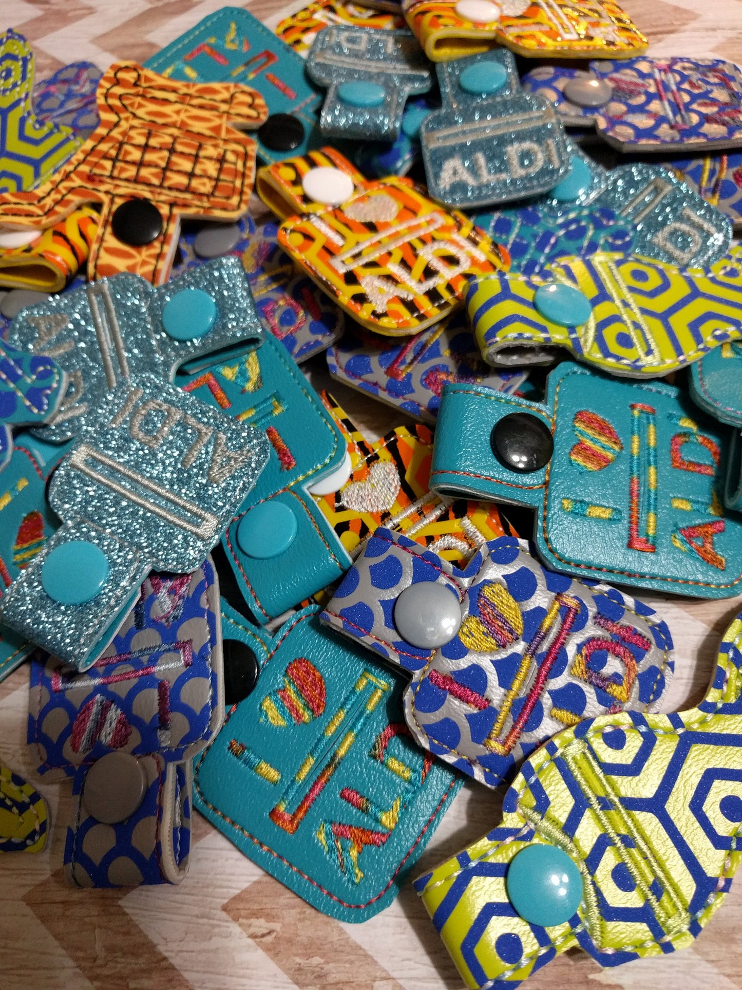 Lot of 8 Random Quarter Keychain